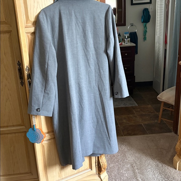 Nordstrom brand Beautiful jacket  is a large but I say xlarge - Picture 5 of 5